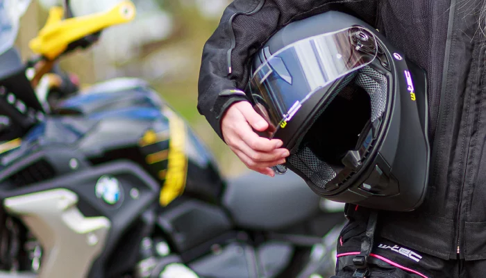 Moto přilby, přilby na motorku