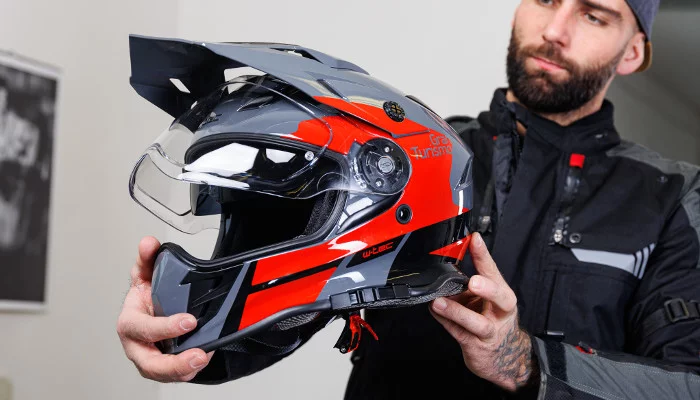 Přilby na cestovní enduro