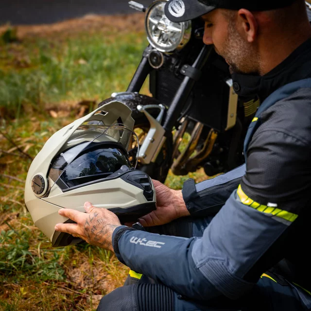 Výklopná enduro přilba W-TEC Biscaia P/J - béžová matná