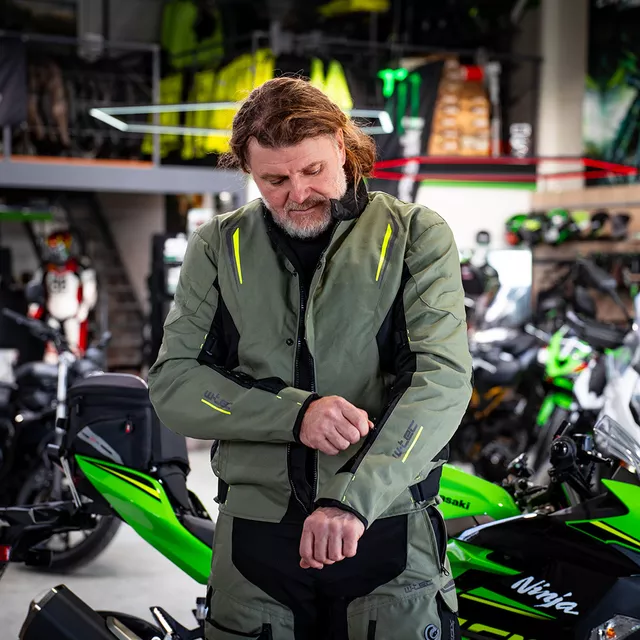 Touringová moto bunda W-TEC Karmal - černo-olivově zelená