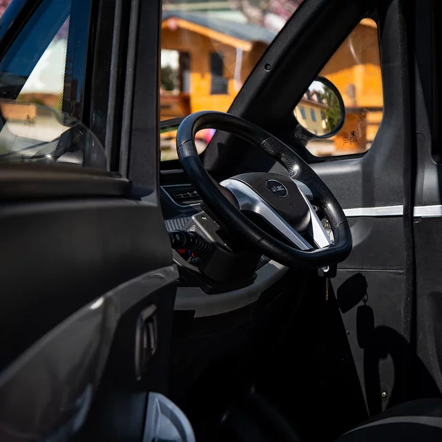 Elektrická čtyřkolka W-TEC Tuligo • 1500W • 45km/h • až 80km dojezd • s řidičákem - šedá