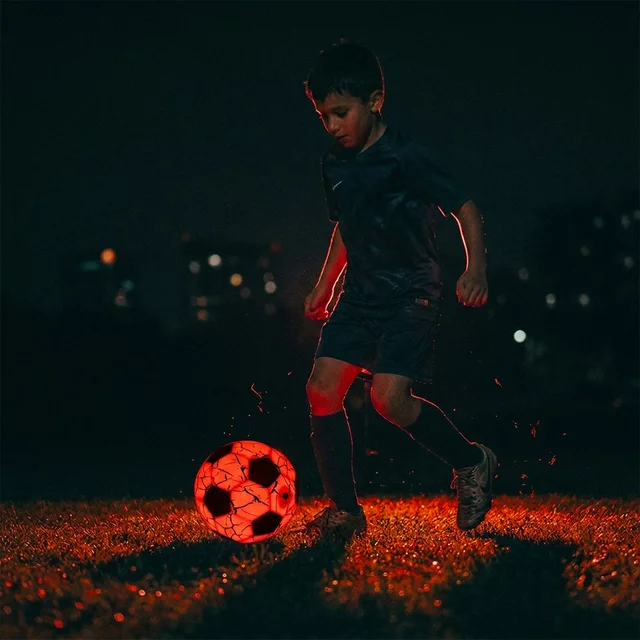 Svítící fotbalový míč inSPORTline Lumikick s LED světlem, vel. 5
