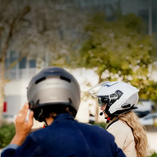 Moto přilba s headsetem SENA Outstar 2 - černá matná