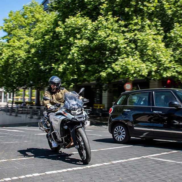 Moto přilba s headsetem SENA Outstar S matná černá